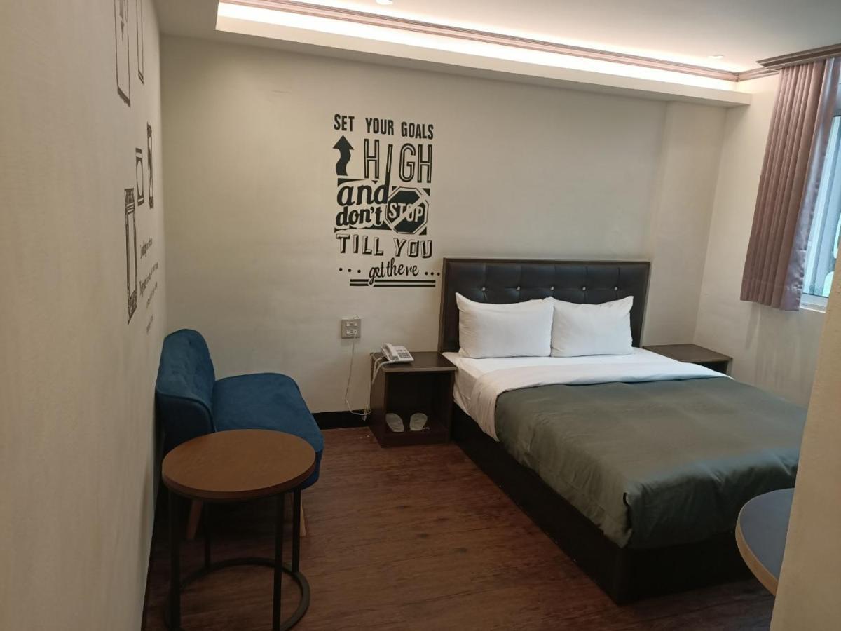 Holiday Business Hotel Taitung Luaran gambar